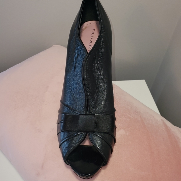 Tahari- black leather - peek toes - Picture 3 of 3